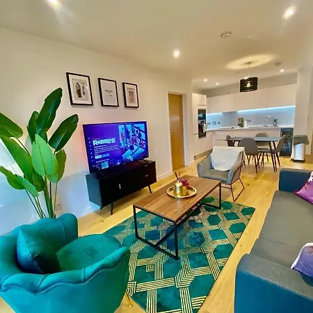 Exoticstay - New Build - Luxe 2 Bedroom Apt - Free Parking - Smart 4k Tv With Ultrafast Wifi & Netflix - Centre