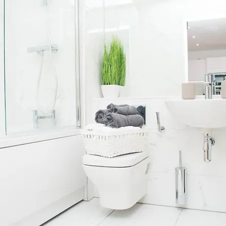 Exoticstay - New Build - Luxe 2 Bedroom Apt - Free Parking - Smart 4k Tv With Ultrafast Wifi & Netflix - Centre Birmingham
